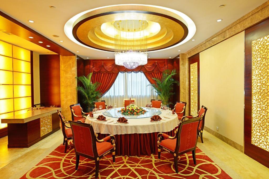 Guangzhou New Century Hotel Bagian luar foto