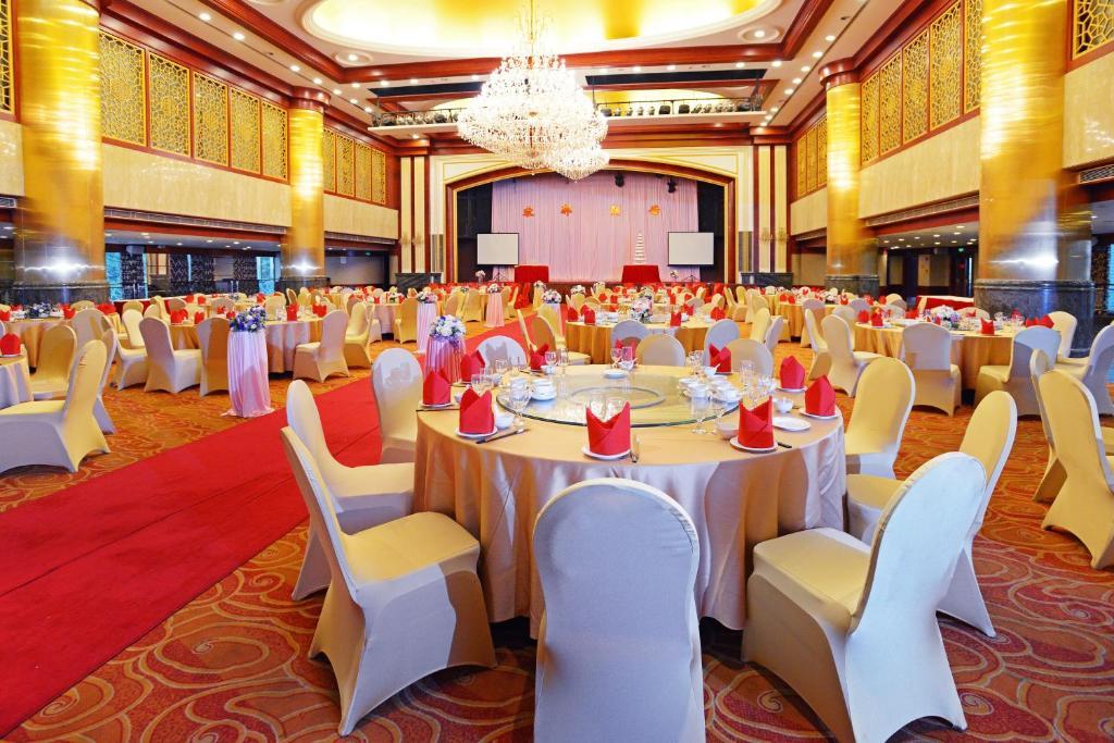 Guangzhou New Century Hotel Bagian luar foto