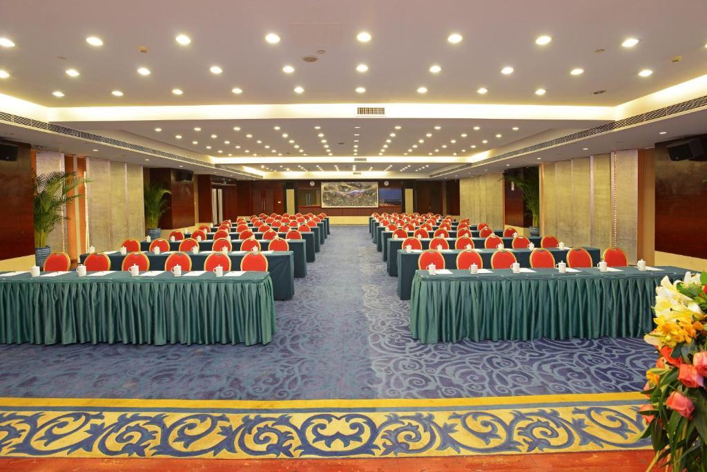Guangzhou New Century Hotel Bagian luar foto